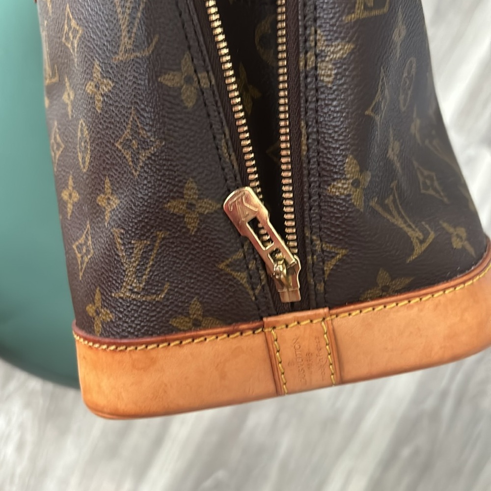 LV Alma Handbag - Picture 6 of 11
